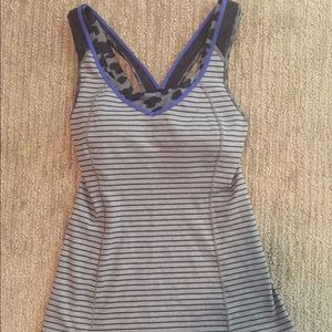 Lululemon tank top with built in bra size 6